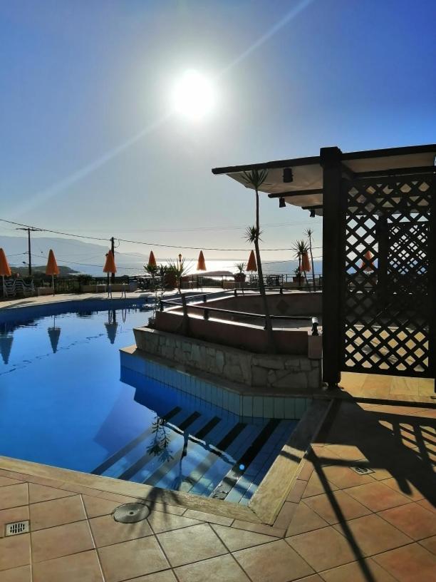 Bella Vista Hotel "By Checkin" ヘルソニソス エクステリア 写真