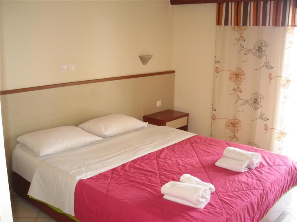Bella Vista Hotel "By Checkin" ヘルソニソス 部屋 写真